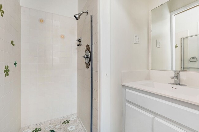 Building Photo - Beautifully rehabbed Highland Park Home!