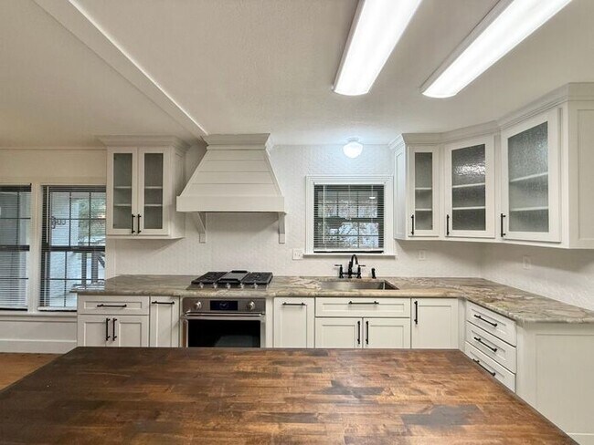 Building Photo - Tour Today! 3 Bed 2 Bath in Tyler!