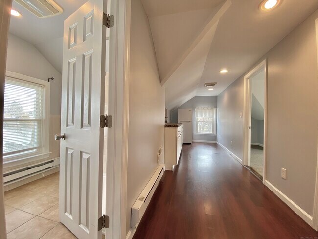 Building Photo - 446 Huntington Rd