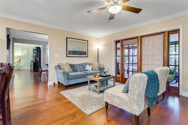 Building Photo - 952 Fairway Dr