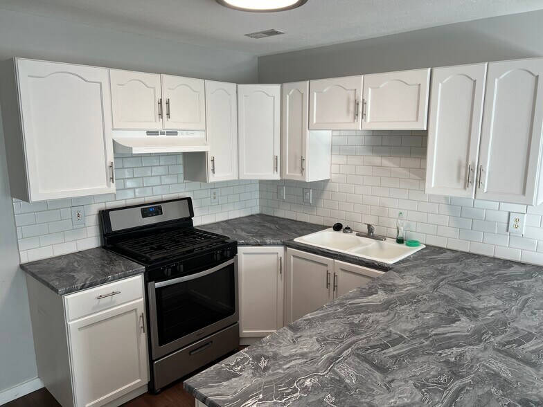 Building Photo - 144 W 1310 S