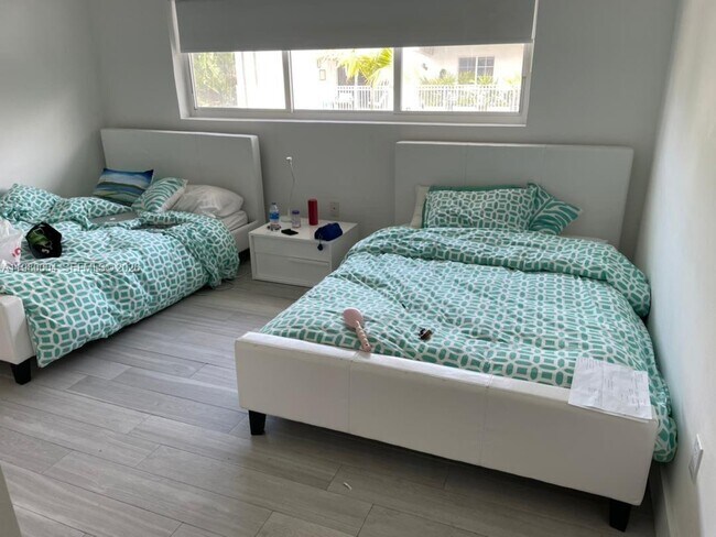 Building Photo - 260 Sunrise Dr