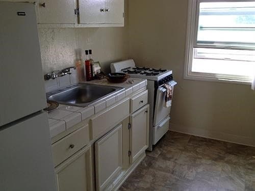 Building Photo - 10600 S Inglewood Ave