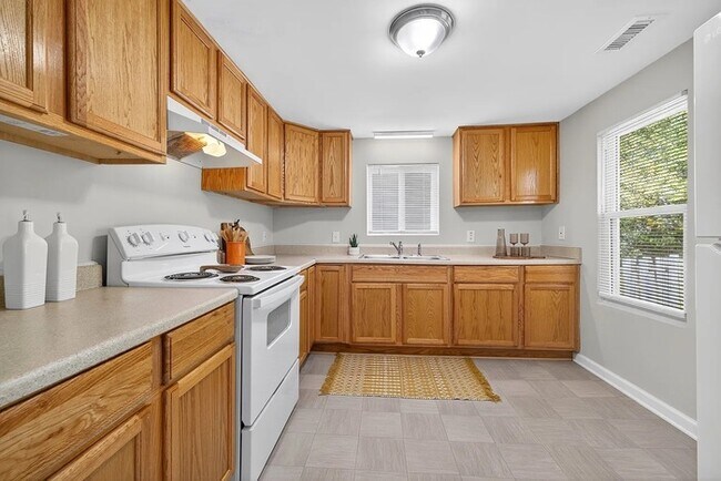 Building Photo - 830 Westwood Ave