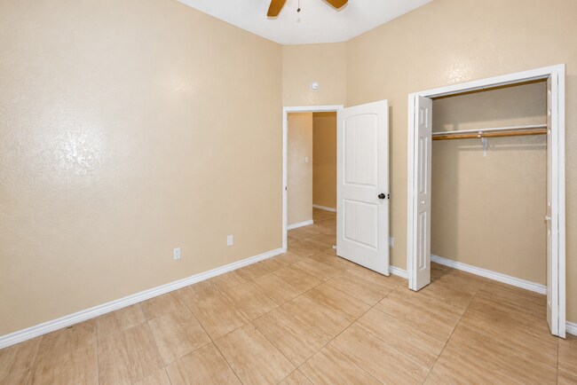 Building Photo - 2308 Woodlands Dr