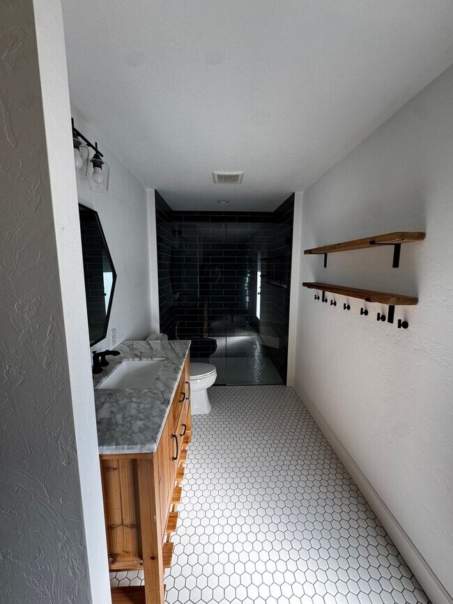 Building Photo - Spacious 3 Bedroom Home in South Eugene – Churchill Area