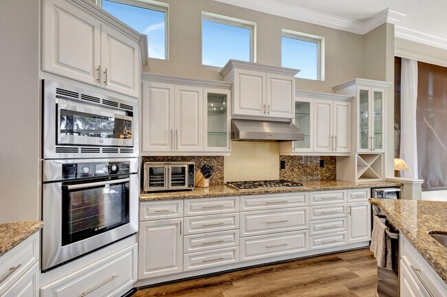 Building Photo - 128 Esperanza Way