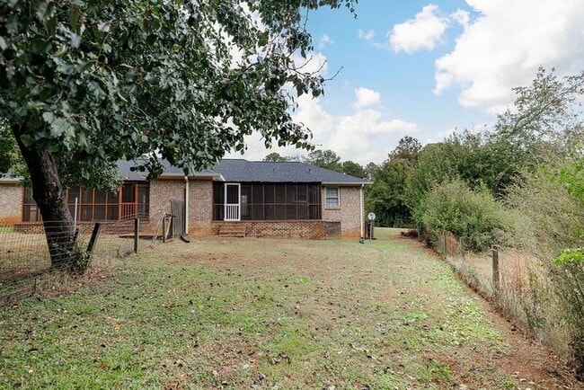 Building Photo - 160 Jockey Club Dr