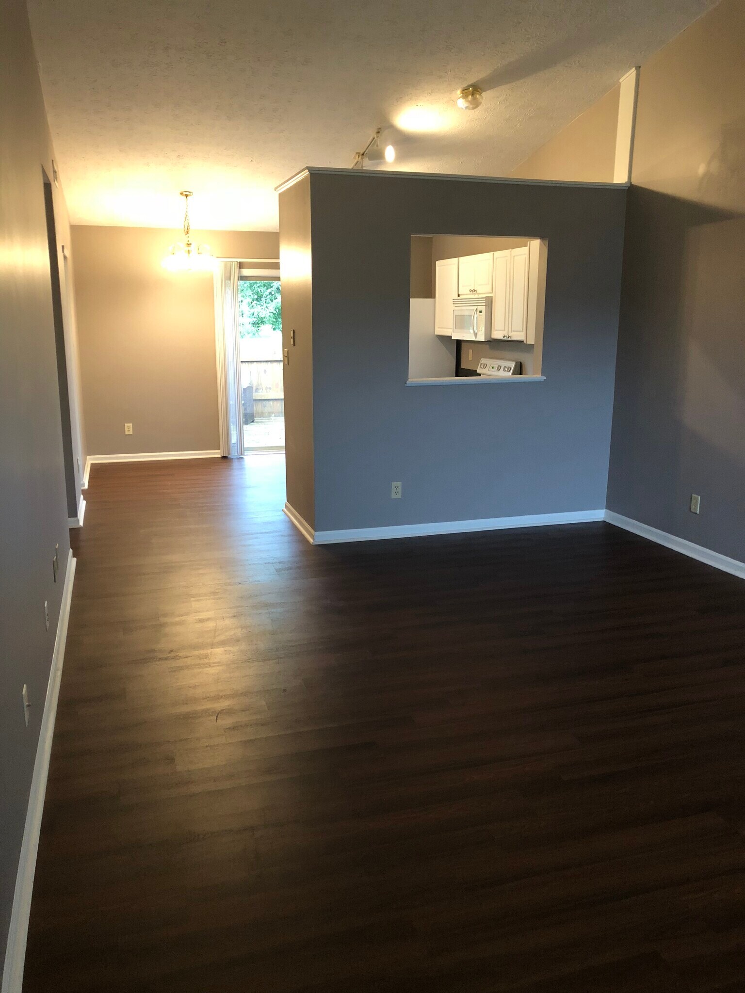 Building Photo - 10843 Tanbark Dr