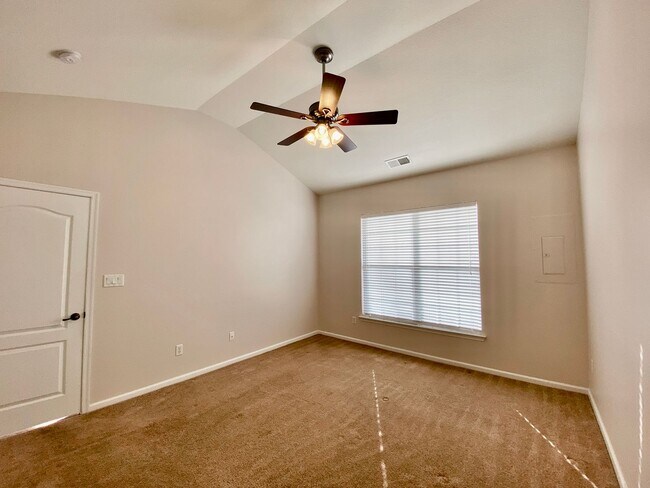 Building Photo - READY July 1st!! End-Unit Condo with Commu...