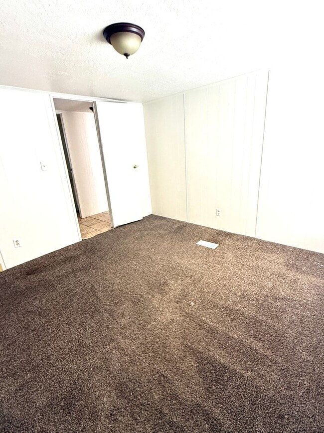 Building Photo - Beautiful Home with Quiet Location