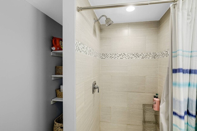 Building Photo - 32 Basin St