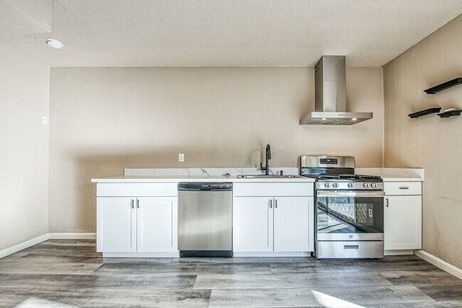 Building Photo - 5780 N 8th St