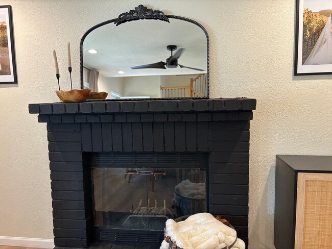 Building Photo - 879 Fall River Trail