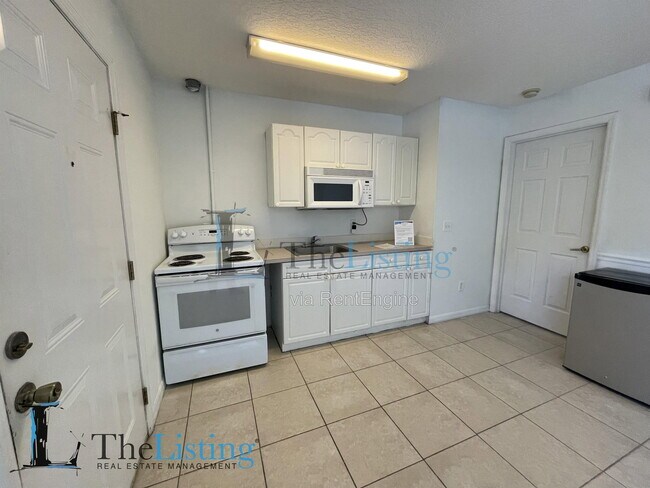 Building Photo - 327-5 Coconut Palm Way