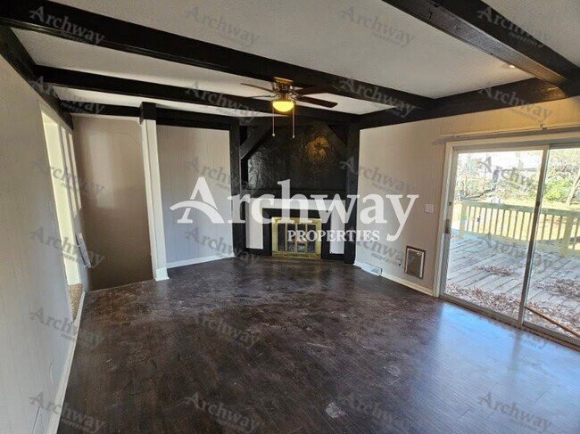 Building Photo - 1600 W Elm Terrace