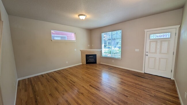 Building Photo - Great four bedroom home in Aloha!