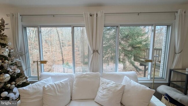 Building Photo - 16031 Dorset Rd