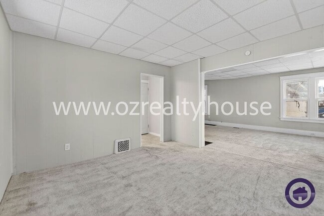 Building Photo - 3940 Vermaas Ave