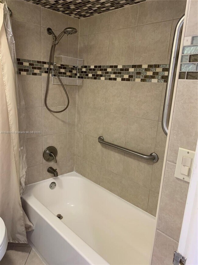 Building Photo - 6039 Collins Ave