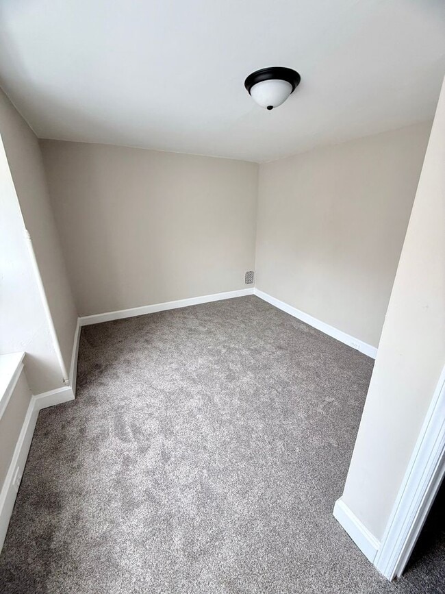 Building Photo - Charming & Spacious Historic 5-Bedroom Home for Rent in Carlisle, PA