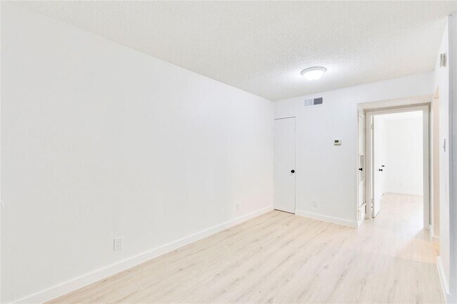 Building Photo - 2314 Parker Ln