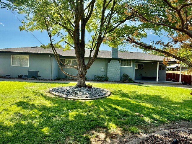 Building Photo - Beautiful remodeled home