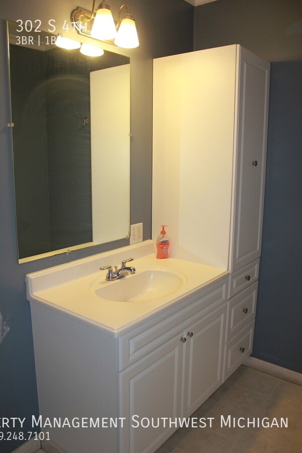 Building Photo - Nice 3 bedroom, 1 bath house in Niles