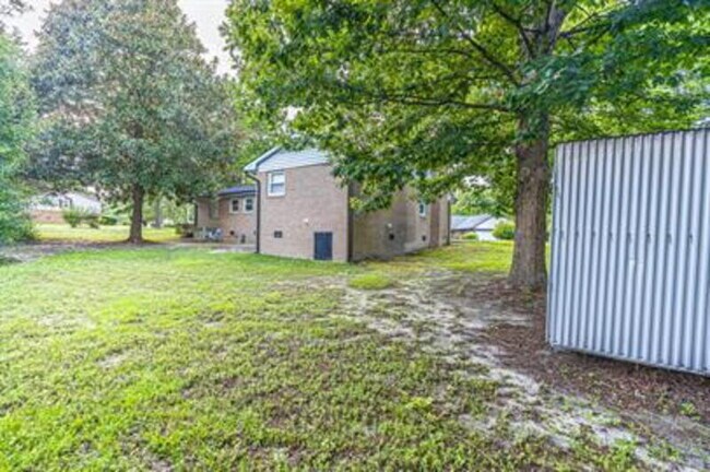 Building Photo - 205 N Glover St