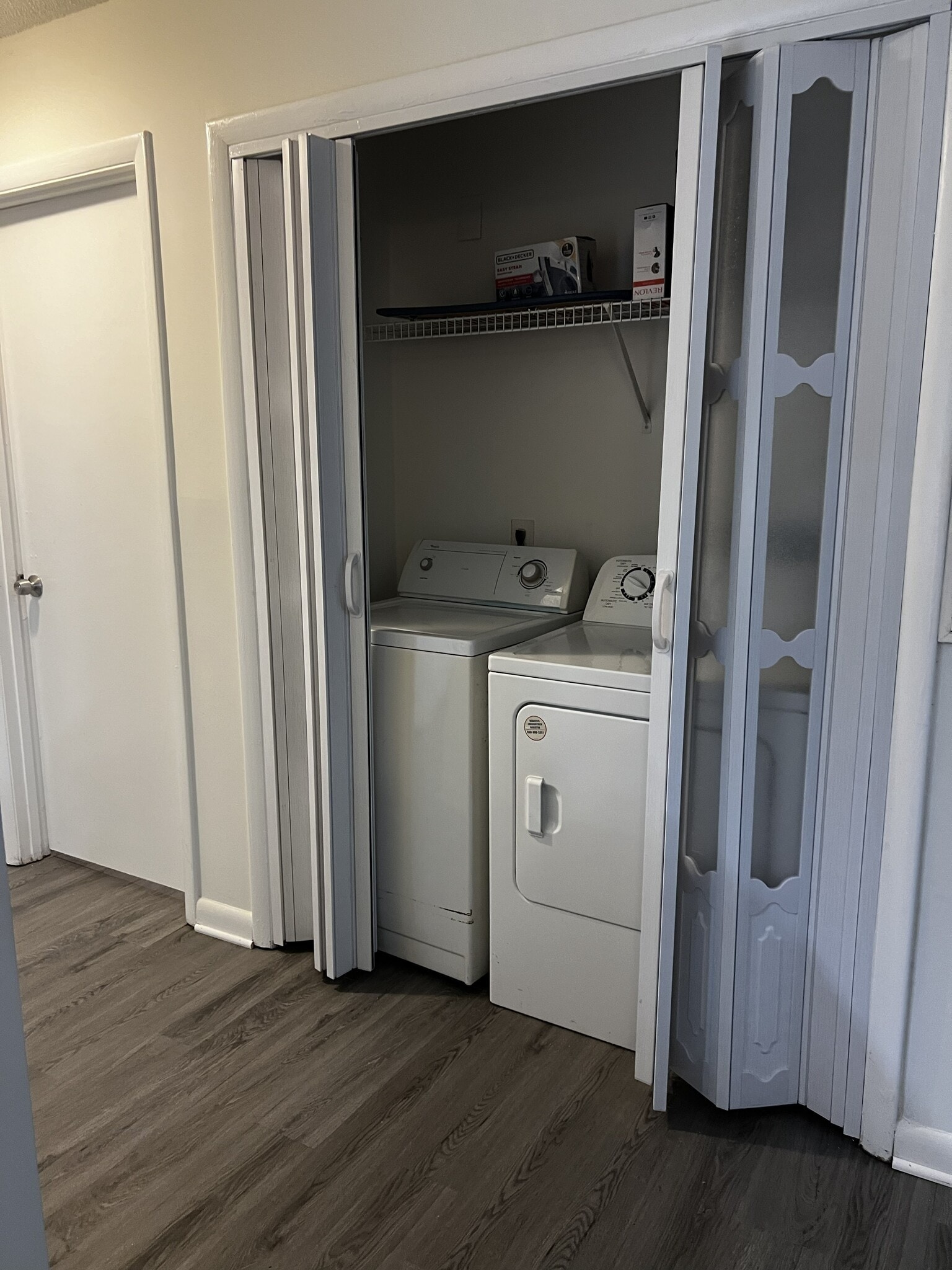 Washer Dryer - 1420 Collegiate Cir