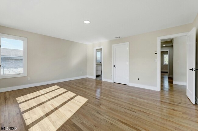 Building Photo - 535 Orchard Ave