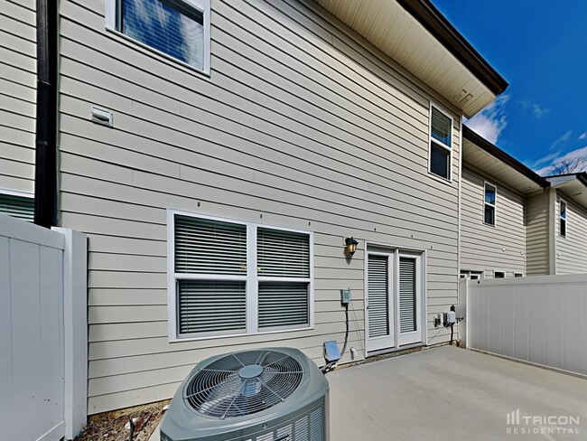 Building Photo - 205 Ashmere Ct