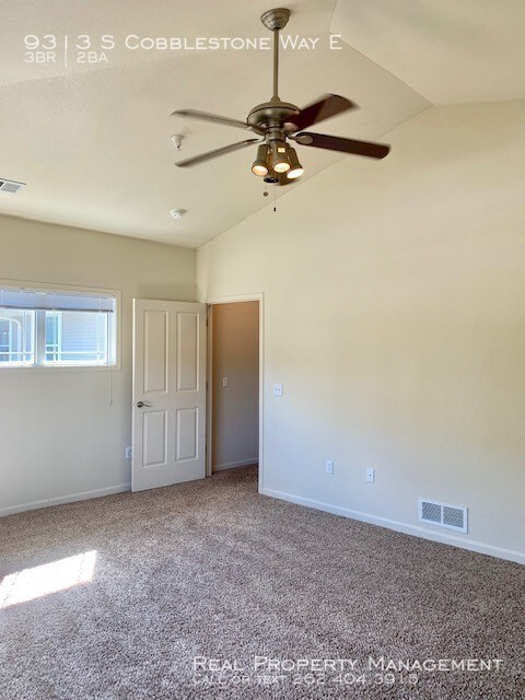 Building Photo - 3 Bedroom Condo in Franklin! Available Now!