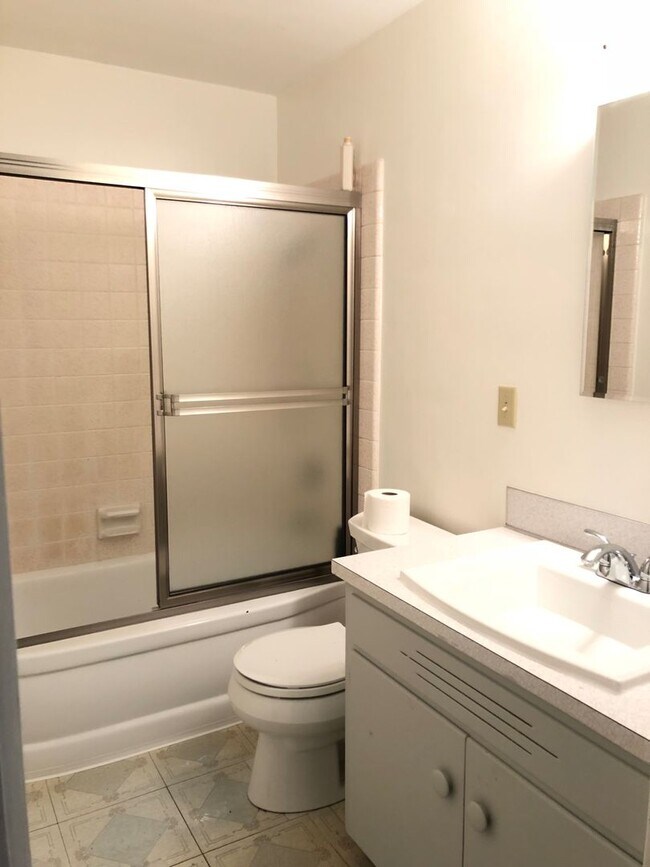 Building Photo - Beautiful Two-Bedroom Home With Large Bonus Room