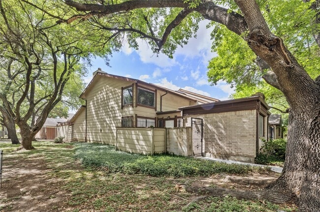 Building Photo - 12528 Wellington Park Dr