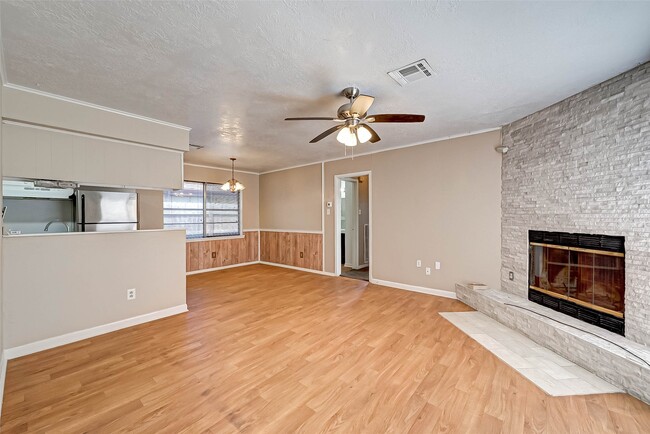 Building Photo - 4739 Parkland St