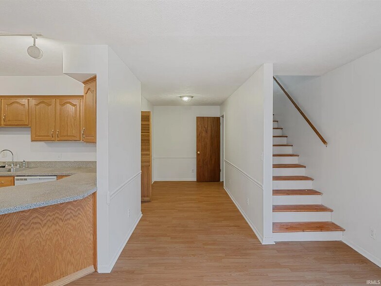 Building Photo - 1119 W 8th St