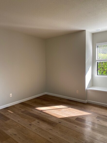 Building Photo - 1806 Woodlake Dr