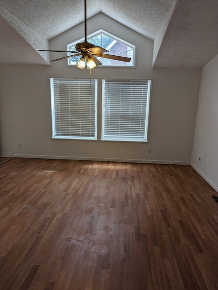 Building Photo - 514 Holbrook St