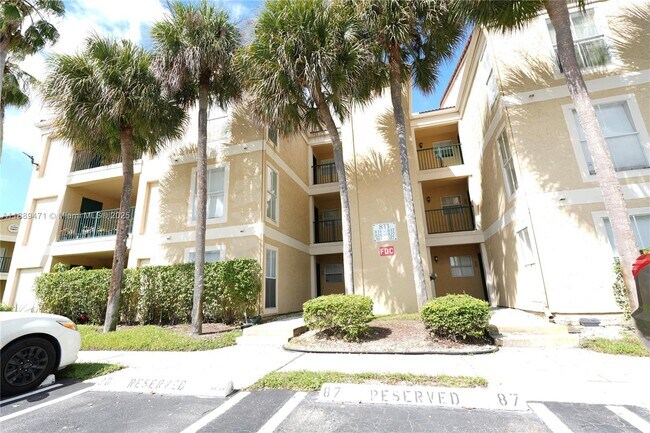 Building Photo - 833 Riverside Dr