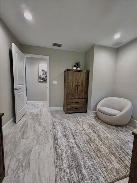 Building Photo - 1194 S Lassonde St