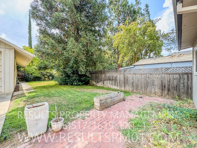 Building Photo - Adorable 2 Bedroom Charmer