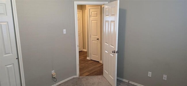 Building Photo - 204 Quail Hollow Dr