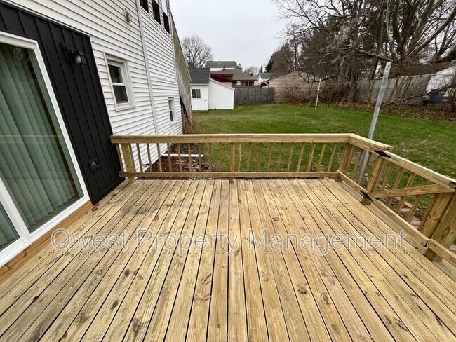 Building Photo - 1401 Valley Ave NW