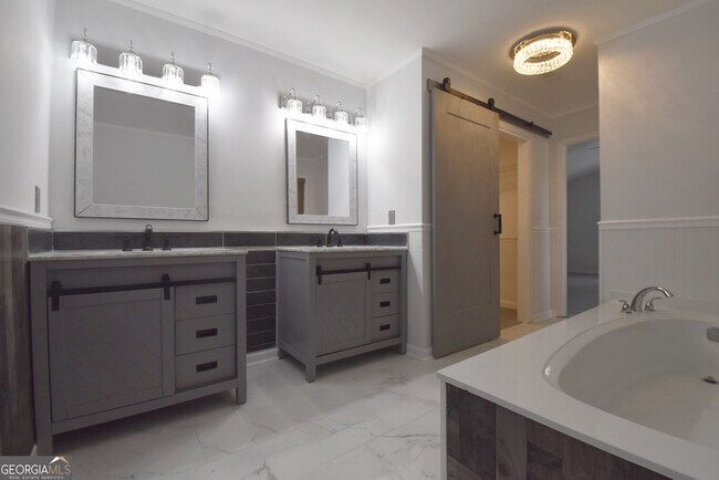 Building Photo - 98 Woodvalley Dr