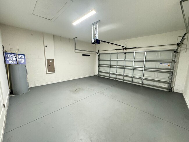 Building Photo - BEAUTIFUL Home 4 Bedroom, 2 Bathroom in Po...