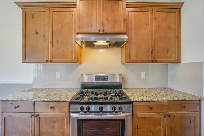 Building Photo - NEWER THREE BEDROOM IN CUL-DE-SAC