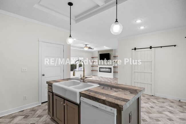 Building Photo - Modern Home Just Minutes to Farmville