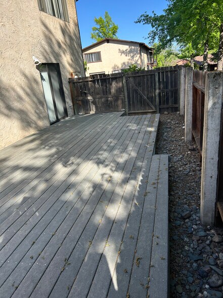 Building Photo - 335 Lake Blvd