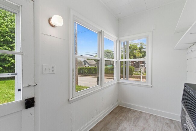 Building Photo - Available Now - Charming 3 Bedroom Home Located in Mount Wolf
